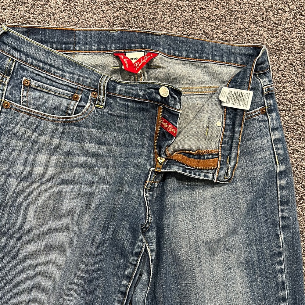 Lucky Brand Jeans straight leg size 30/10. 99% cotton and 1% spandex